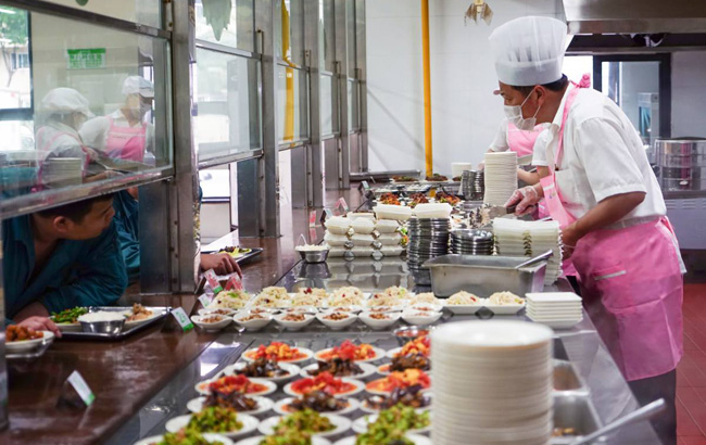 正規食堂承包：注重食品安全，吃上放心飯菜